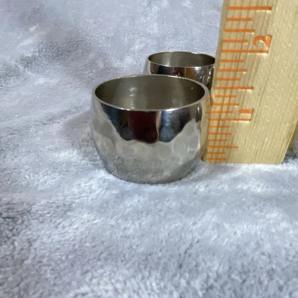 Set‎ of 8 Silver Toned Hammered Pattern Napkin Rings Heavy Metal Dinner Party